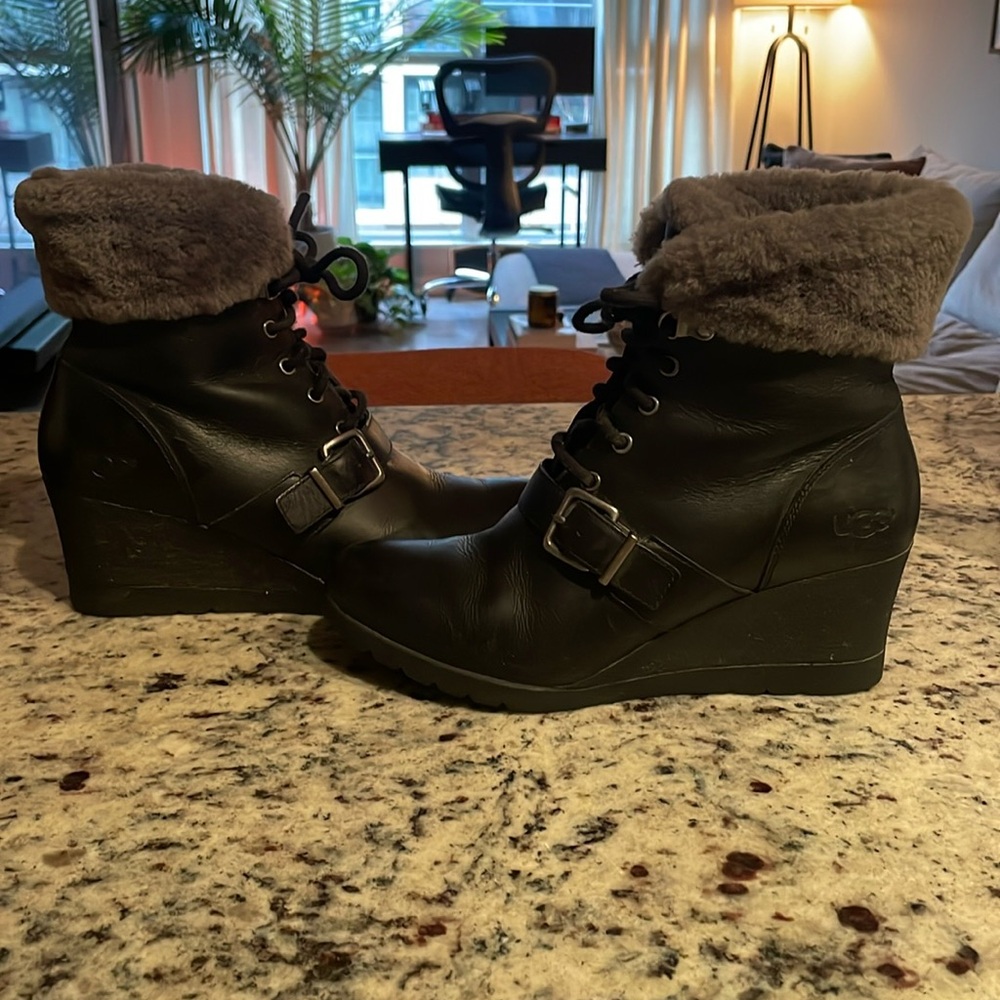 UGG wedge winter boots with faux fur size 8 - barely used!